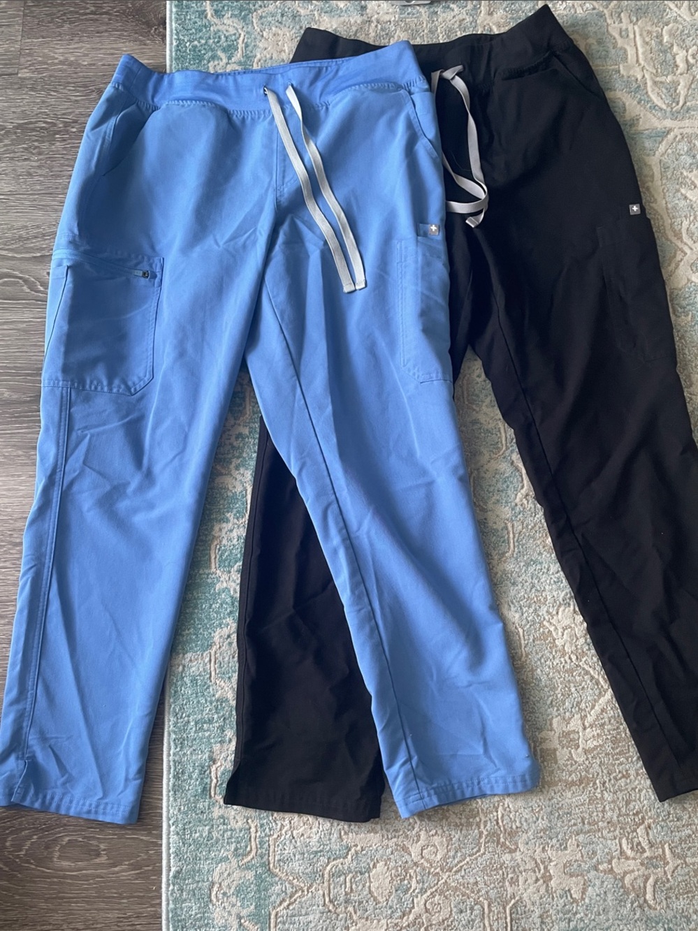 Figs yola Leg Scrub Pants in Blue and Black L